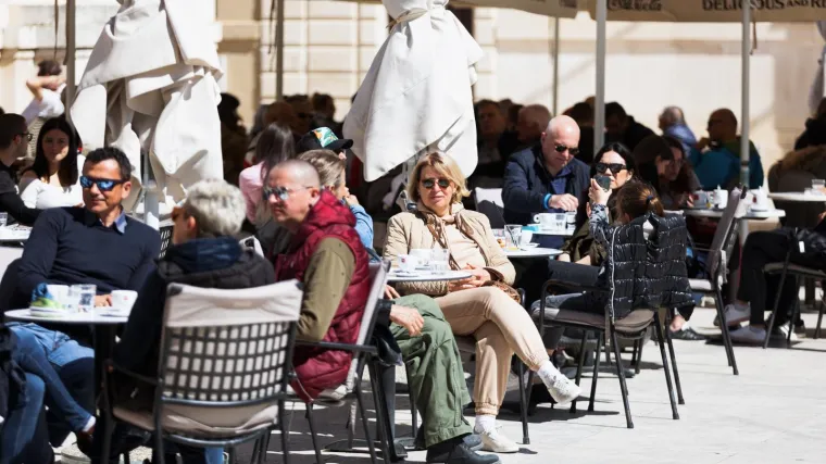 Znanstvenici objasnili možete li se zaraziti tijekom trčanja, timskih sportova, druženja na livadi i imaju li maske na otvorenom smisla i kada