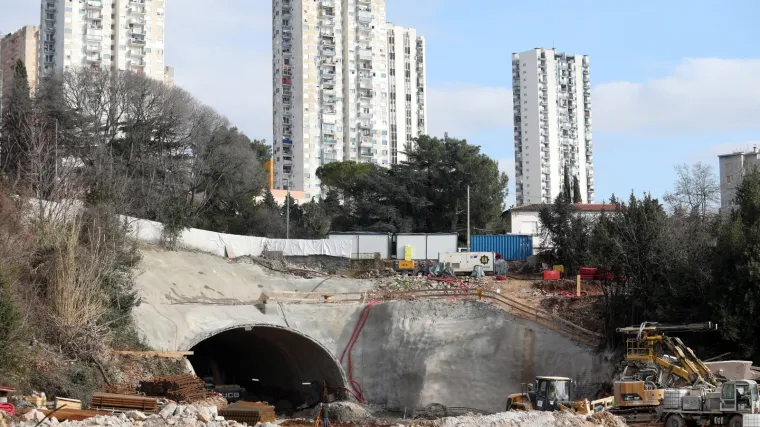 Zbog miniranja tunela ljudima se kuće raspadaju! 'To su doslovce pravi potresi'