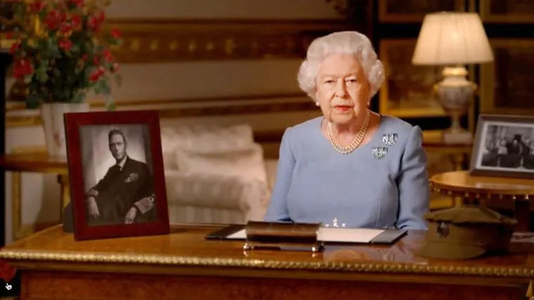 Nakon smrti supruga, kraljica Elizabeta vratila se redovitim kraljevskim dužnostima