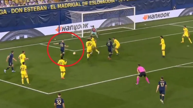 Ne zna se &scaron;to je ljep&scaron;e, njegov udarac ili majstorska asistencija Petkovića