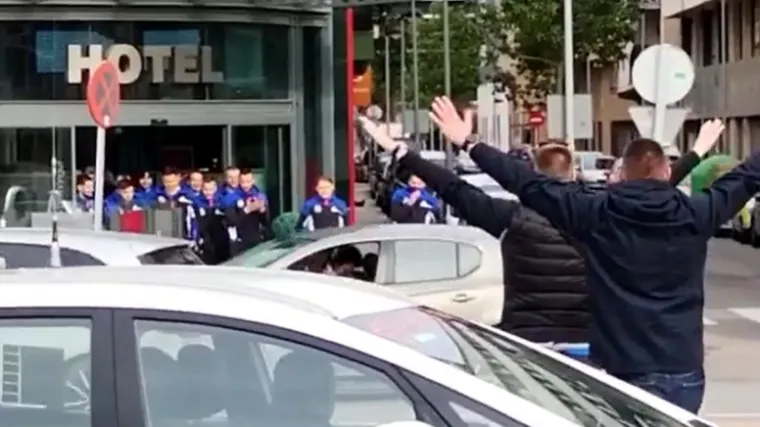 Stigli ispred hotela u kojem se nalaze Modri, a onda je krenulo...