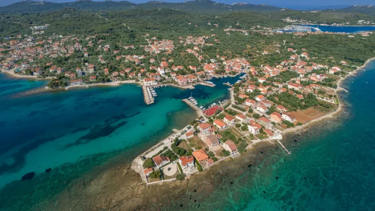 Turistički djelatnici u mirovini poručuju premijeru da proglasi na&scaron;e otoke covid free zonama i procijepi otočane