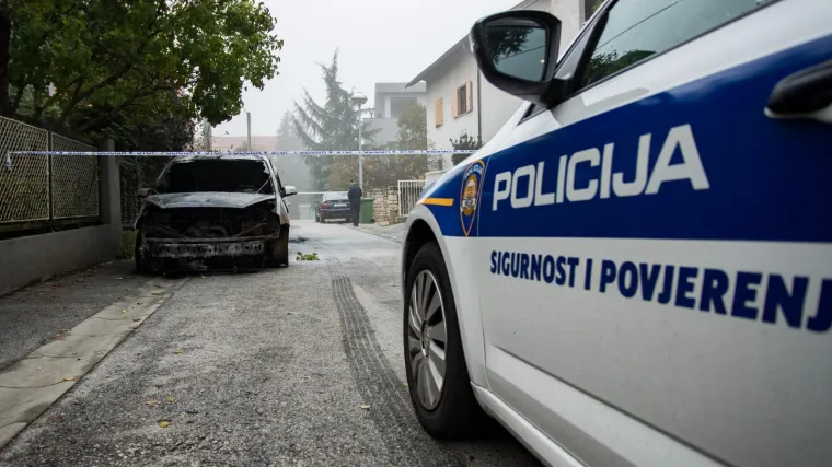 52-godi&scaron;nji vozač sletio u odvodni kanal i udario u deblo te poginuo: Nije imao ni vozačku i prometnu dozvolu