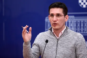 'Pod krinkom borbe protiv covida skrivaju se korupcijske afere'