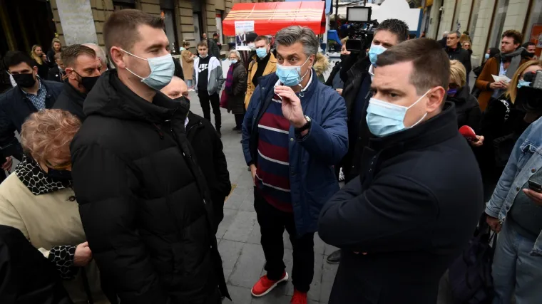 Kandidati krenuli u lov na potpise! Unatoč mjerama, oko &scaron;tandova - gužve: Na to su građani upozorili i Plenkovića