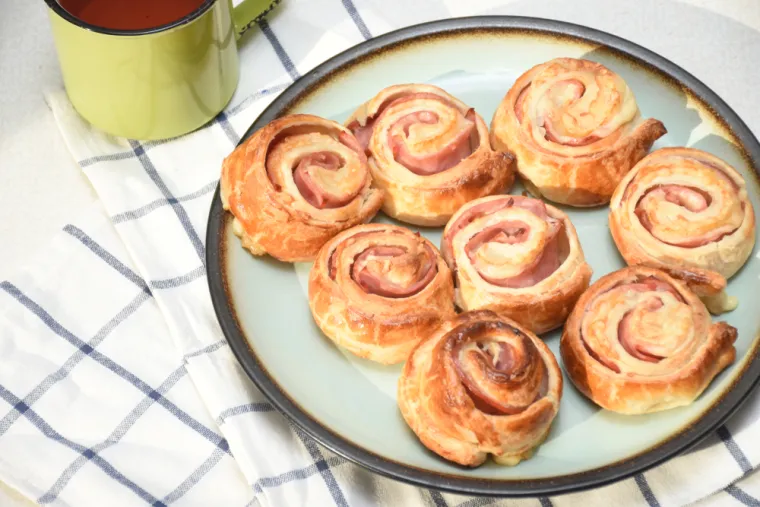 Sočna domaća &scaron;unka u kruhu razveselit će va&scaron;e ukućane, donosimo recept za pripremu