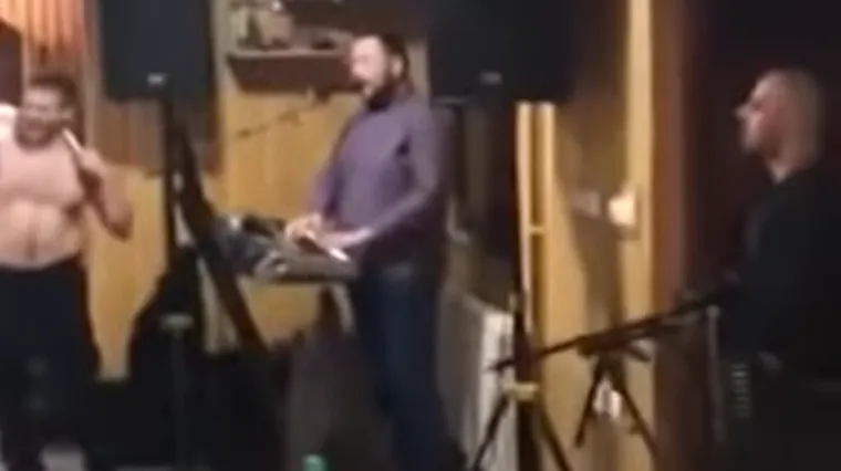 VIDEO U&scaron;etao s mitraljezom iz kojeg je zapucao kako bi prekinuo koronaparty: Gotovo je pogodio svirača