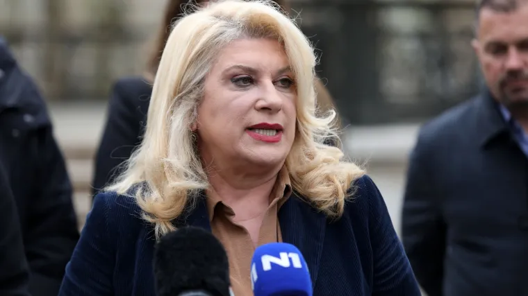 Učenicima udžbenici, mladima stanovi, umirovljenicima domovi...