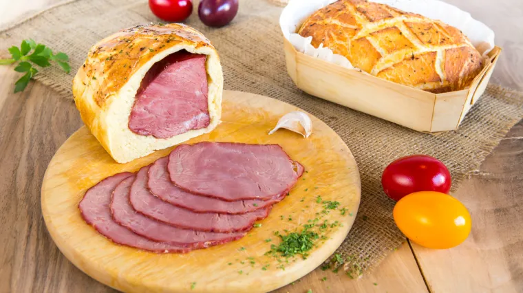 Sočna domaća &scaron;unka u kruhu razveselit će va&scaron;e ukućane, donosimo recept za pripremu