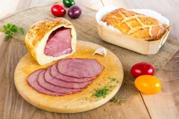Sočna domaća &scaron;unka u kruhu razveselit će va&scaron;e ukućane, donosimo recept za pripremu