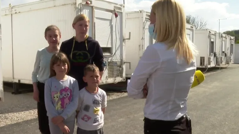 Direkt u kontejnerskim naseljima: 'Djeca se osjećaju sigurnije ovdje nego u stanu. Zato smo tu...'