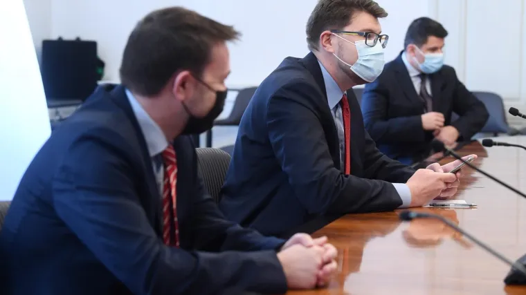 Oporba dogovorila - ide se u postupak opoziva ministra Bero&scaron;a: 'Dat ćemo mu par dana da razmisli i ode sam'