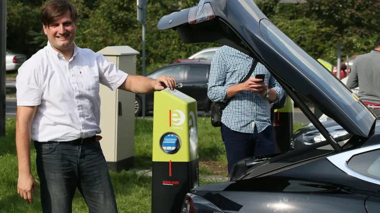 Automobil koji vozi sam - san snova ili opasna budućnost? Cvetojević: 'Na autocestama sam većinom na autopilotu'