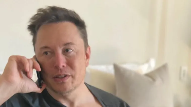 Tesla bez vozača zabio se u drvo, poginulo dvoje ljudi: O svemu se oglasio i Elon Musk