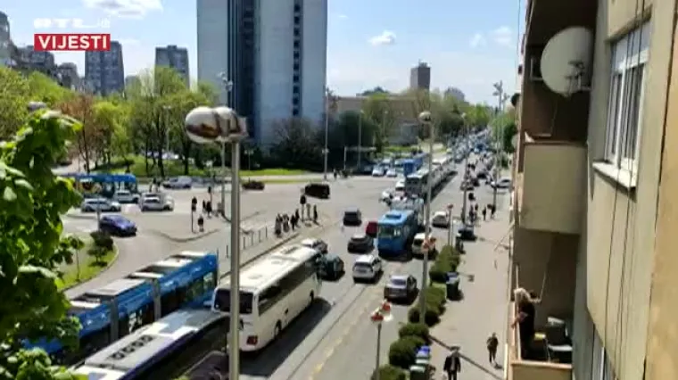 VIDEO Prijevoznici autobusima blokirali dio Zagreba! 'Oduzimaju nam vozila, a Vlada nam ne pomaže'