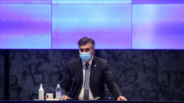 Plenković malo o Jasenovcu pa o koronavirusu, a onda pred svima naglas čitao 'Juditu'