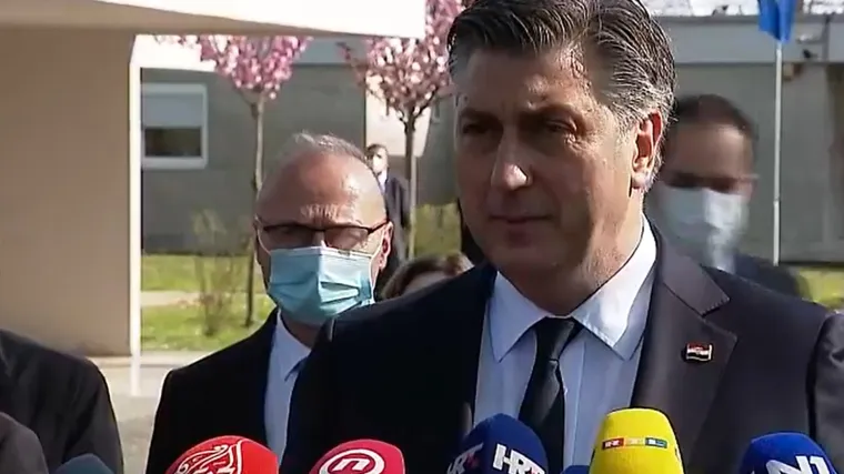 'Usta&scaron;ka obilježja su zabranjena. Vlada je jasno protiv kori&scaron;tenja tih simbola'