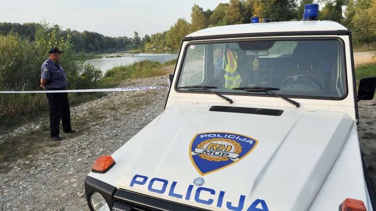 Na lijevoj obali rijeke Gline pronađeno mrtvo tijelo nepoznate mu&scaron;ke osobe