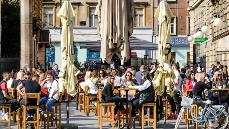 Vedro poslijepodne mnogi su iskoristili za druženje: Evo kako je danas izgledao centar Zagreba