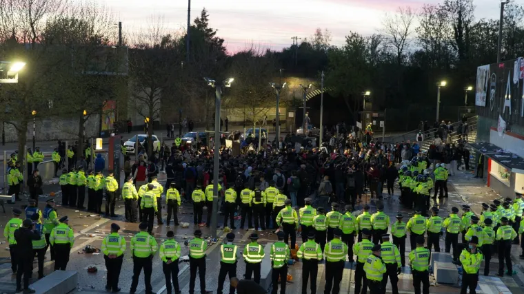 Navijači održali žestok prosvjed i traže odlazak Kroenkea