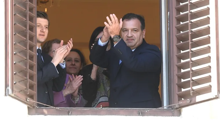 Od superheroja do negativca u samo godinu dana: Oporba odlučuje o Bero&scaron;evom opozivu, nije siguran ni uz premijerovu potporu