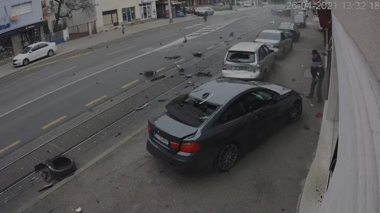 Jezivi VIDEO! Za dlaku izbjegao smrt u velikoj prometnoj nesreći u zagrebačkoj Dubravi!