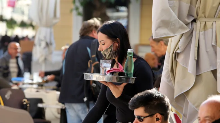 U PGŽ-u otvorene trgovine i kafići, okupljanja su i dalje zabranjena: U posljednja 24 sata umrlo &scaron;est osoba