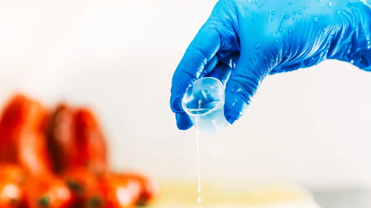 Uvaljivali izbjeljivač kao lijek za koronu! Otac i sinovi prodali desetke tisuća boca i zaradili milijune