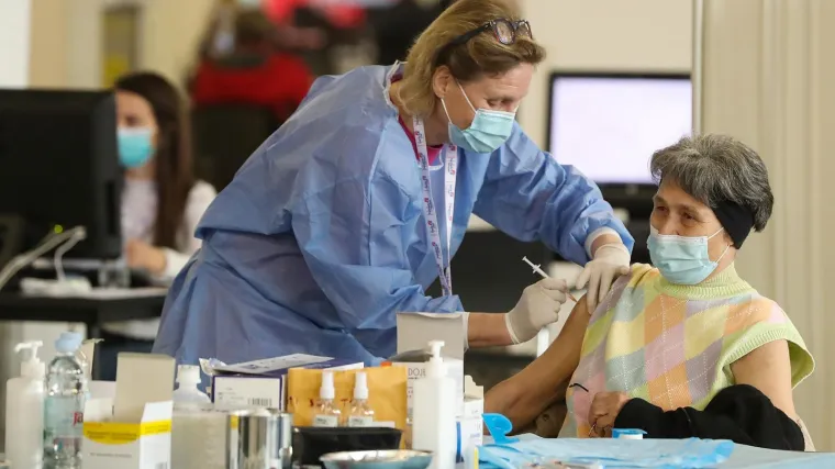 Kod jednog cjepiva je če&scaron;će, a nekoliko zaraženih zavr&scaron;ilo je u bolnici
