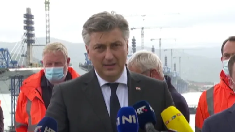 Premijer na gradili&scaron;tu Pelje&scaron;kog mosta: 'Prema najavama sve će biti spojeno do listopada'