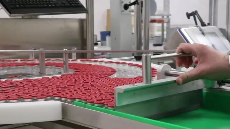 Europska komisija tužila je AstraZenecu: Tvrtka nije bila u stanju osmisliti pouzdanu strategiju kojom bi osigurala pravodobnu dostavu cjepiva