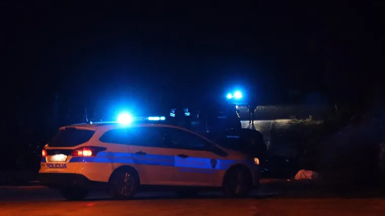 Te&scaron;ka nesreća kod Drni&scaron;a: Poginule dvije osobe, ima i ozlijeđenih