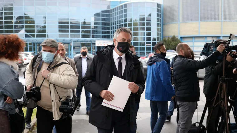 Miroslav &Scaron;koro predao potpise za kandidaturu za gradonačelnika Zagreba