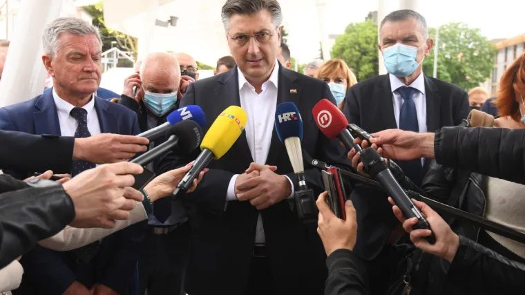 Plenković samouvjereno: 'Državi ni&scaron;ta ne fali, sve &scaron;to treba funkcionira. Treba samo popraviti detalje oko cijepljenja i zdravstva'