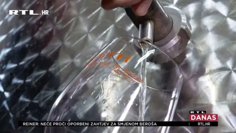 Vinari ne znaju što bi s vinom: Prodaja vina pala za 70 posto, zanimljiiv rast bilježi samo jedna vrsta