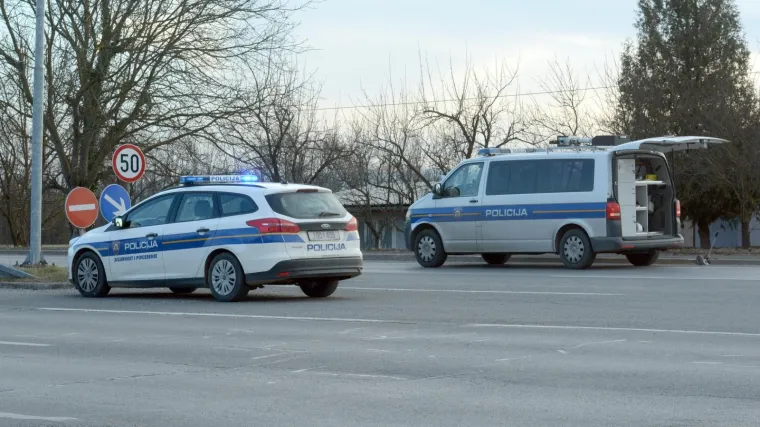 Te&scaron;ka prometna nesreća kod Siska: Sletio s autom u odvodni kanal i na mjestu poginuo