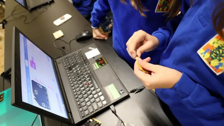 Predsjednik Hrvatskog saveza informatičara na Fejsu: 'Je li ovo moguće? To je veći rezultat od srebra nogometa&scaron;a!'