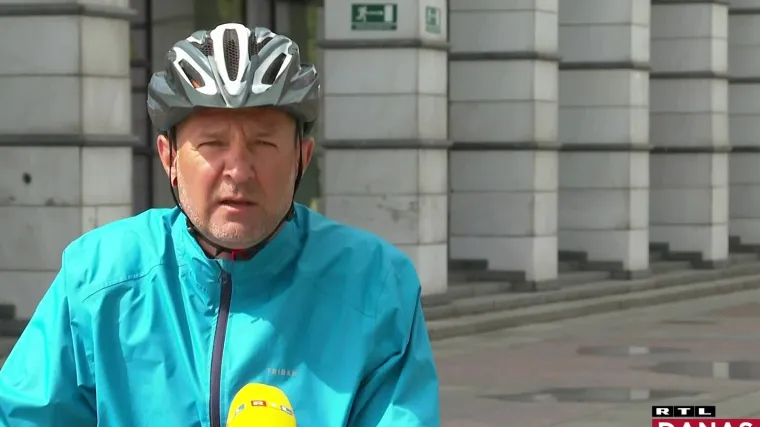 Ovaj policajac 2019. trčao je za 80.000 kuna za operaciju bolesnog dječaka, sad kreće biciklom 600 km za te&scaron;ko bolesne