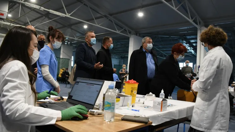 Capak u Virovitici posjetio drive-in punkt za masovno cijepljenje: 'Treći val je zavr&scaron;en!'