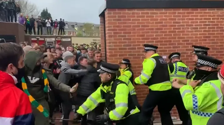 Bijes navijača nakon niza godina: 'Prosvjedujemo protiv tih parazita koji već 20 godina posjeduju ovaj klub'