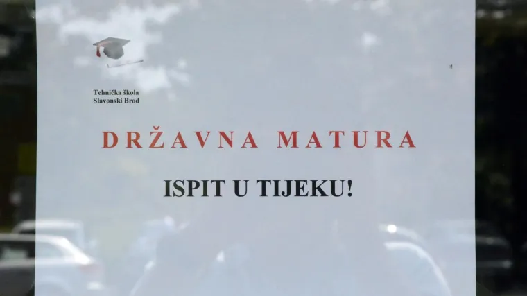 Obvezne maske, mjerenje temperature, a za neke i PCR testovi