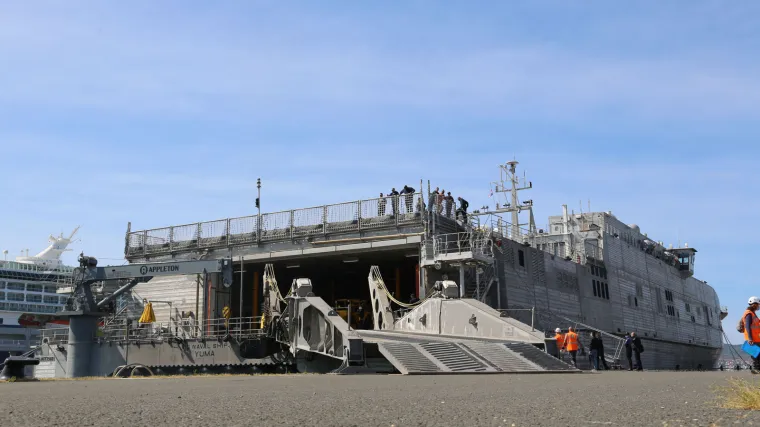 FOTO Američki vojni brod uplovio u zadarsku luku! Stigao dio opreme i vozila za međunarodnu vojnu vježbu
