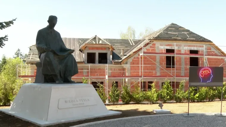Spomenik Nikoli Tesli ponovno je na svom mjestu, no nije moglo bez politike! Evo za&scaron;to su nastale trzavice i &scaron;to o svemu misli lički župan