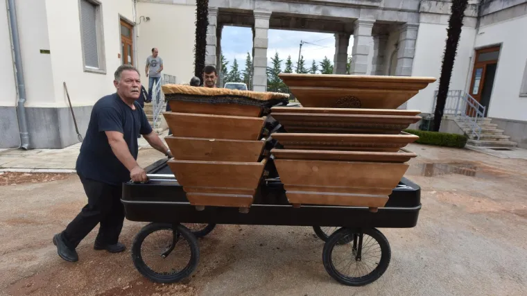 Obi&scaron;li smo groblja u 4 najveća grada: u travnju i do 50 % vi&scaron;e sprovoda nego godinu ranije