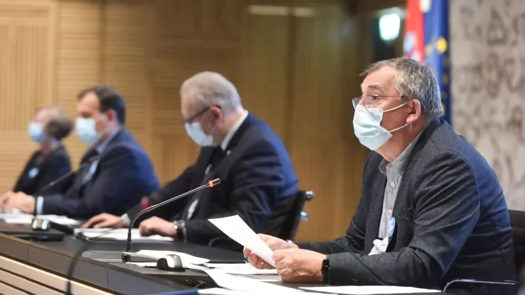 Capakova zamjenica: 'Imamo silaznu putanju'; Epidemiolog: 'Svaki scenarij je moguć'