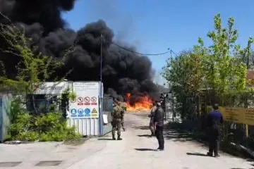 Gorjelo je reciklažno dvorište, gusti crni dim širio se gradom; Vatrogasci ga brzo ugasili
