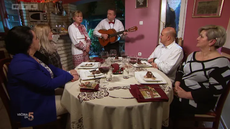 Smuđ i torta od krumpira odu&scaron;evili goste, glazbenica im poklonila - svoj album