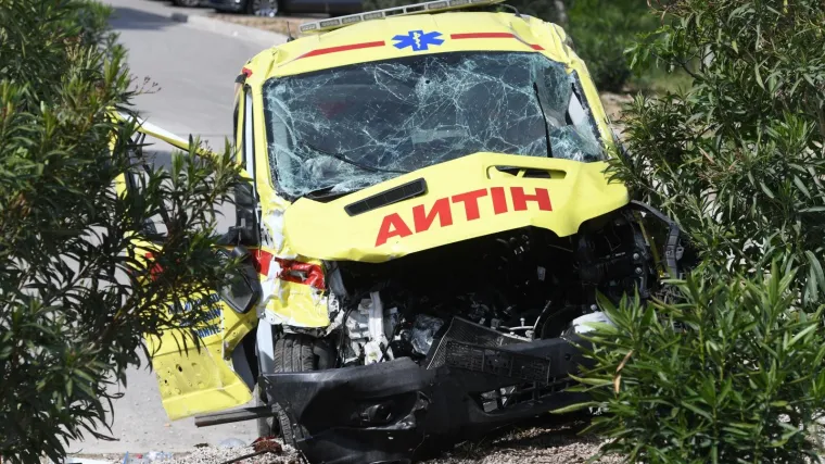 FOTO Četvero ljudi je ozlijeđeno u nesreći u kojoj je sudjelovalo i vozilo Hitne: 'Izgledalo je užasno'