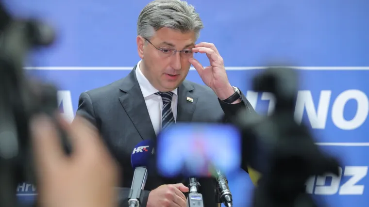 Plenković:  'Ideja je da se zabrani rad nedjeljom, male firme vi&scaron;e neće plaćati HGK'