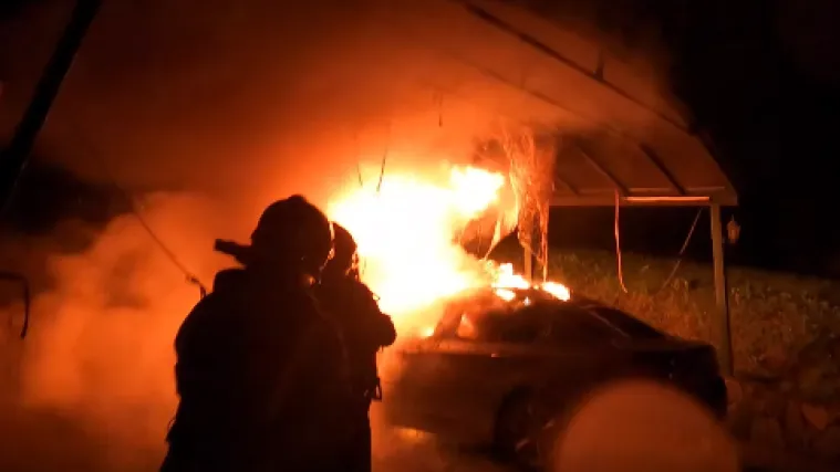 Vatra zahvatila i nadstre&scaron;nicu, vatrogasci objavili video intervencije